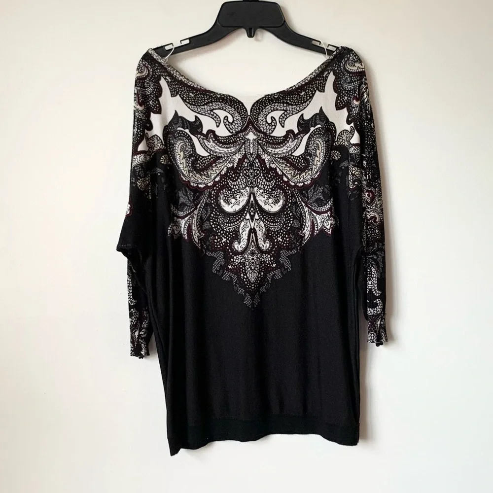 LAST CHANCE 𝅺WHITE HOUSE BLACK MARKET Lightweight Scroll Design Sweater Small - Picture 3 of 7